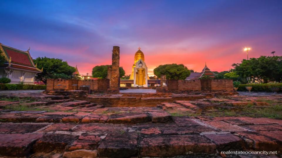 พิษณุโลก ประตูสู่การสำรวจประวัติศาสตร์ไทย การเดินทางสามารถเปรียบได้กับหลายสิ่งหลายอย่างในโลกนี้ โดยเฉพาะเมื่อคุณมาเมืองไทย เหมือนกับว่าเมื่อประตูบานหนึ่งปิดลง อีกประตูหนึ่งก็จะเปิดขึ้น ซึ่งประตูนี้อาจนำคุณไปสู่สิ่งมหัศจรรย์เท่าที่จะจินตนาการได้