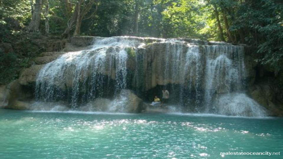 อุทยานแห่งชาติไทรโยค ถ้ำ น้ำตก และเส้นทางเดินป่าดึงดูดนักเดินป่าให้มาที่อุทยานแห่งชาติไทรโยค (958 ตารางกิโลเมตร) ซึ่งไม่มีผู้คนพลุกพล่านจนเกินไป 