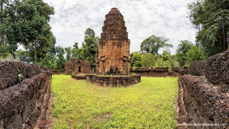 ปราสาทตาเมือน เป็นปราสาทเขมรโบราณที่ตั้งอยู่ในจังหวัดสุรินทร์ โดยมีสถานที่ 3 แห่งตั้งอยู่ท่ามกลางป่าบนชายแดนกัมพูชา โดยปราสาททั้ง 3 แห่งตั้งอยู่ริมถนนโบราณของเขมรที่เชื่อมระหว่างนครวัดกับปราสาทพิมาย