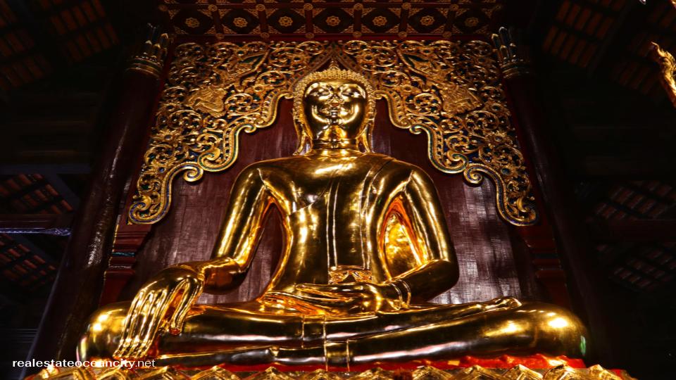 วัดพันเตา ไม่ต้องสงสัยเลยว่าเป็นวัดที่มีบรรยากาศมากที่สุดในเมืองเก่า สิ่งมหัศจรรย์ไม้สักแห่งนี้ตั้งอยู่ใต้ร่มเงาของวัดเจดีย์หลวง