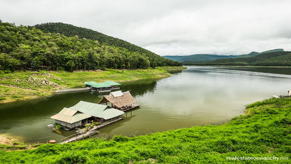 อุทยานแห่งชาติศรีลานนา ได้รับการประกาศให้เป็นอุทยานแห่งชาติแห่งที่ 60 ของประเทศไทยในปี 1989 มีพื้นที่ 1,406 ตารางกิโลเมตร