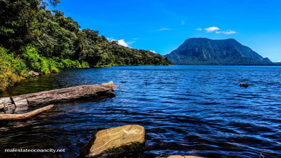ที่ระดับความสูง 1,996 เมตร ปล่องภูเขาไฟ Danau Gunung Tujuh ที่สวยงามถือเป็นปล่องภูเขาไฟที่สูงที่สุดในเอเชียตะวันออกเฉียงใต้ 