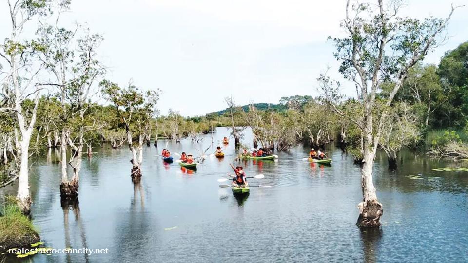 สวนพฤกษศาสตร์ระยอง เป็นแหล่งท่องเที่ยวเชิงนิเวศที่โดดเด่นในภาคตะวันออกของประเทศไทย ตั้งอยู่ในหมู่ 2 ตำบลชากพง อำเภอแกลง จังหวัดระยอง ที่นี่เป็นศูนย์ศึกษาวิจัยและรวบรวมพรรณไม้ของภาคตะวันออก