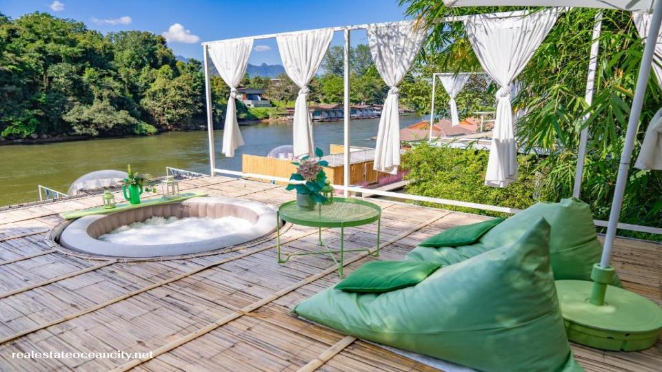 The Three Bubble Houses ในอำเภอไทรโยค จังหวัดกาญจนบุรี ดินแดนแห่งธรรมชาติอันอุดมสมบูรณ์และสายน้ำแควที่ไหลเอื่อย