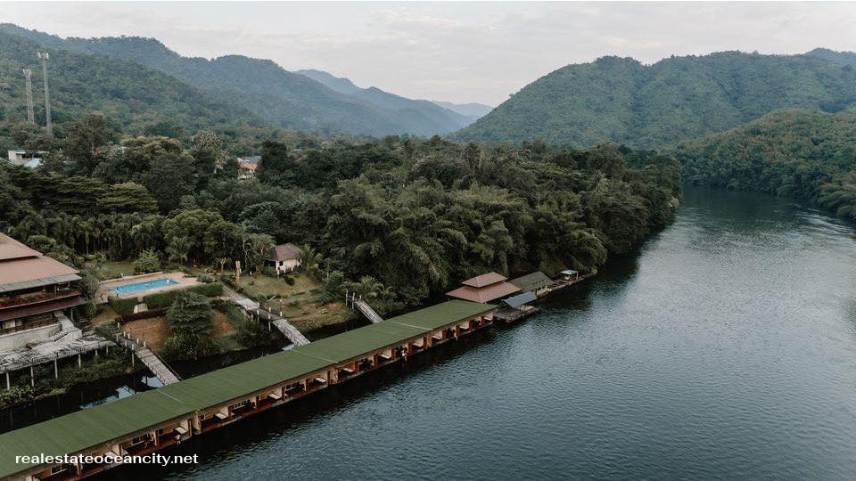 The HUB Erawan Resort หากคุณกำลังมองหาสถานที่พักผ่อนที่ผสมผสานความสะดวกสบายทันสมัยเข้ากับความบริสุทธิ์ของธรรมชาติได้อย่างลงตัว และอยู่ไม่ไกลจากแหล่งท่องเที่ยวทางธรรมชาติอันเลื่องชื่อของกาญจนบุรี 